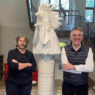 Koen Vanmechelen and Olivier Hanotte on either side of a white marble bust of a crowing rooster from the cosmopolitan chicken project